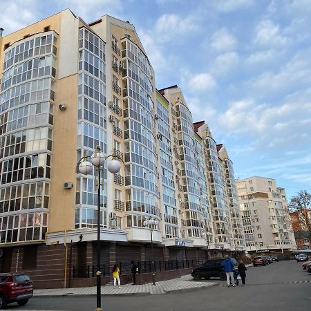 Світлі Апартаменти В Самому Центрі Біля Корпусного Парку - Мережа Helen Полтава Екстериор снимка