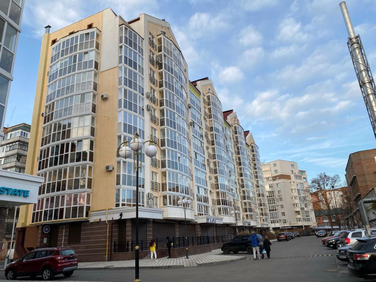 Світлі Апартаменти В Самому Центрі Біля Корпусного Парку - Мережа Helen Полтава Екстериор снимка